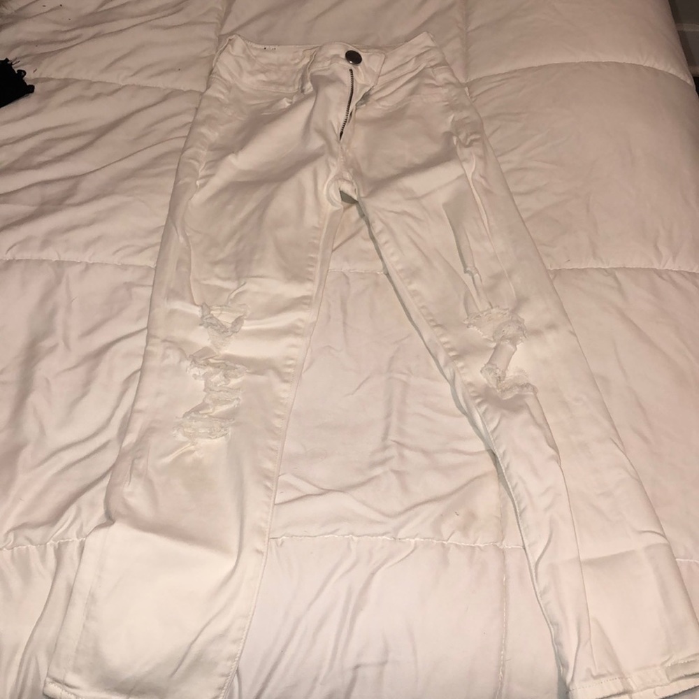 American Eagle White Cropped Slightly Ripped Jeans